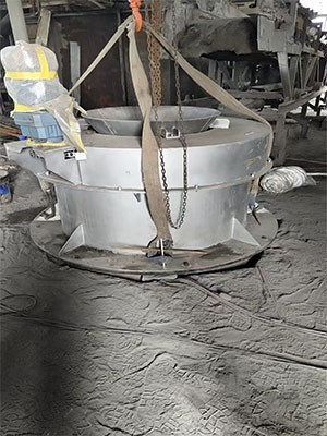 O alimentador rotativo de tecido chegou ao local do cliente e foi comissionad...